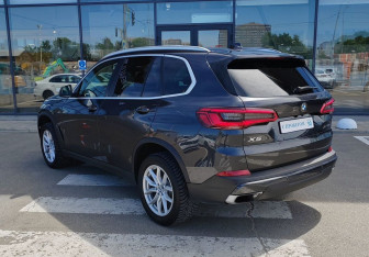 Подержанный автомобиль BMW X5 2019 года (3 фото)