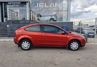 Подержанный автомобиль Ford Focus Hatchback 2007 года (4 фото)
