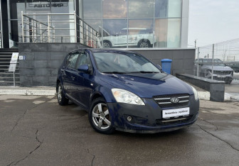 Подержанный автомобиль Kia Ceed Hatchback 2007 года (3 фото)
