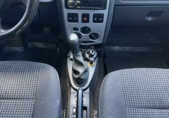 Подержанный автомобиль Renault Logan Sedan 2008 года (11 фото)