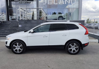 Подержанный автомобиль Volvo XC60 2011 года (8 фото)