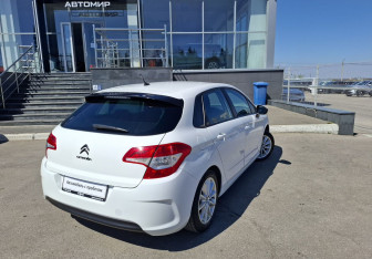 Подержанный автомобиль Citroen C4 Hatchback 2012 года (5 фото)