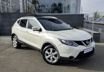 Подержанный автомобиль Nissan Qashqai 2015 года (3 фото)