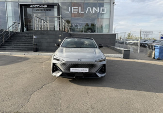 Подержанный автомобиль Changan UNI-V 2022 года (2 фото)