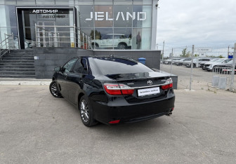 Подержанный автомобиль Toyota Camry Sedan 2015 года (7 фото)