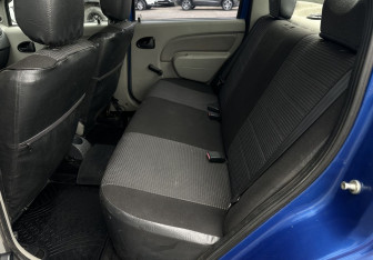 Подержанный автомобиль Renault Logan Sedan 2009 года (12 фото)