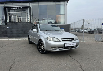 Подержанный автомобиль Chevrolet Lacetti Hatchback 2011 года (3 фото)