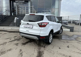 Подержанный автомобиль Ford Kuga 2018 года (5 фото)