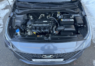 Подержанный автомобиль Hyundai Solaris Sedan 2021 года (12 фото)