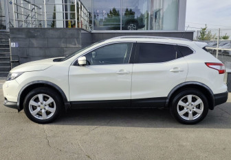 Подержанный автомобиль Nissan Qashqai 2015 года (8 фото)