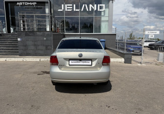 Подержанный автомобиль Volkswagen Polo Sedan 2012 года (5 фото)