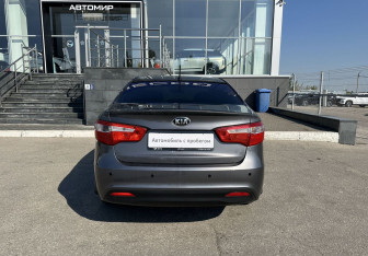 Подержанный автомобиль Kia Rio Sedan 2013 года (6 фото)