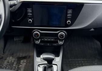 Подержанный автомобиль Kia Rio Sedan 2021 года (11 фото)