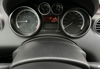 Подержанный автомобиль Peugeot 308 Hatchback 2010 года (9 фото)