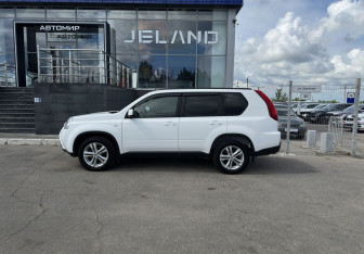 Подержанный автомобиль Nissan X-Trail 2014 года (8 фото)