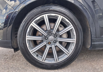 Подержанный автомобиль Audi Q7 2015 года (15 фото)