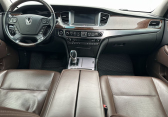 Подержанный автомобиль Hyundai Equus 2014 года (10 фото)