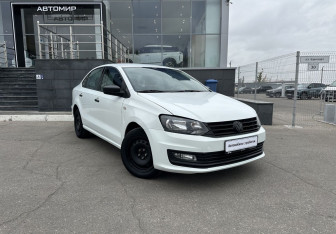 Подержанный автомобиль Volkswagen Polo Sedan 2015 года (3 фото)