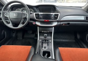 Подержанный автомобиль Honda Accord Sedan 2013 года (10 фото)