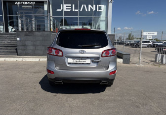 Подержанный автомобиль Hyundai Santa Fe 2010 года (6 фото)