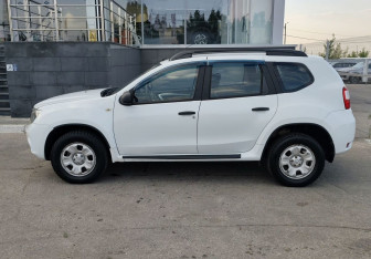 Подержанный автомобиль Nissan Terrano 2014 года (8 фото)
