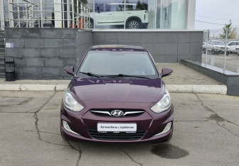 Подержанный автомобиль Hyundai Solaris Hatchback 2011 года (2 фото)