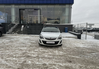 Подержанный автомобиль Opel Corsa 2013 года (2 фото)