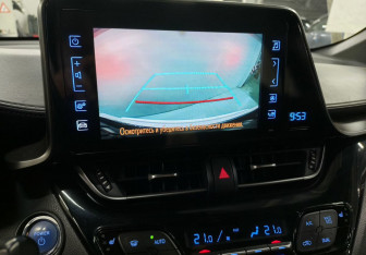 Подержанный автомобиль Toyota C-HR 2018 года (18 фото)