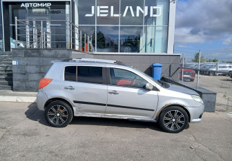 Подержанный автомобиль Geely MK Cross 2014 года (4 фото)