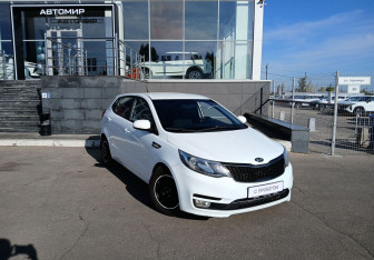 Подержанный автомобиль Kia Rio Hatchback 2016 года (3 фото)