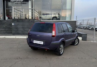 Подержанный автомобиль Ford Fusion 2007 года (5 фото)