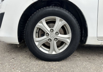 Подержанный автомобиль Mazda 3 Sedan 2011 года (15 фото)