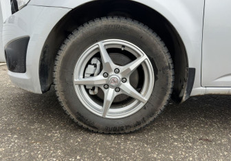 Подержанный автомобиль Chevrolet Aveo Sedan 2013 года (14 фото)