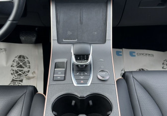 Подержанный автомобиль Omoda C5 2024 года (11 фото)