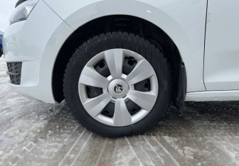 Подержанный автомобиль Skoda Rapid Liftback 2017 года (15 фото)