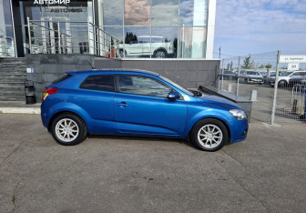 Подержанный автомобиль Kia Ceed Hatchback 2011 года (4 фото)