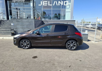 Подержанный автомобиль Peugeot 308 Hatchback 2012 года (8 фото)
