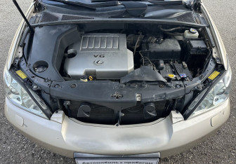 Подержанный автомобиль Lexus RX 2006 года (14 фото)