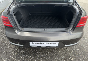 Подержанный автомобиль Volkswagen Passat Sedan 2012 года (13 фото)