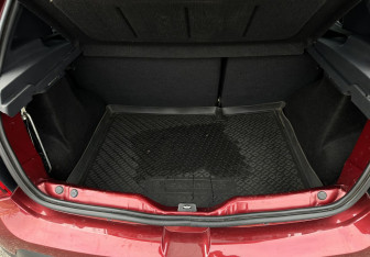 Подержанный автомобиль Renault Sandero 2012 года (15 фото)