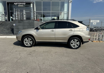 Подержанный автомобиль Lexus RX 2006 года (8 фото)