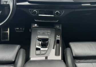 Подержанный автомобиль Audi Q5 2019 года (11 фото)