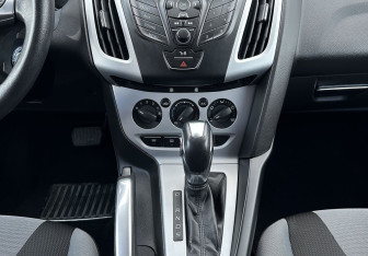 Подержанный автомобиль Ford Focus Hatchback 2013 года (11 фото)
