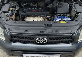 Подержанный автомобиль Toyota RAV4 2006 года (13 фото)