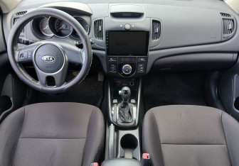 Подержанный автомобиль Kia Cerato Sedan 2011 года (10 фото)
