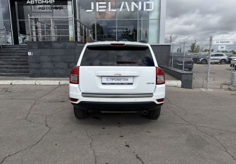 Подержанный автомобиль Jeep Compass 2012 года (6 фото)