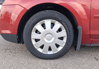 Подержанный автомобиль Ford Focus Hatchback 2007 года (15 фото)