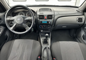 Подержанный автомобиль Nissan Almera Sedan 2005 года (10 фото)