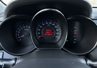 Подержанный автомобиль Kia Rio Sedan 2012 года (9 фото)