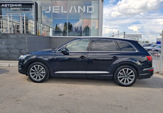 Подержанный автомобиль Audi Q7 2015 года (8 фото)
